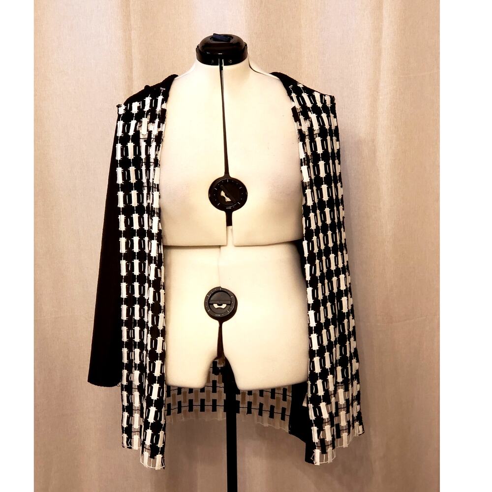 Chico's Black & White Crinkle Woven Design Open Front Jacket, SZ 3 (US 16/18) - Picture 2 of 10